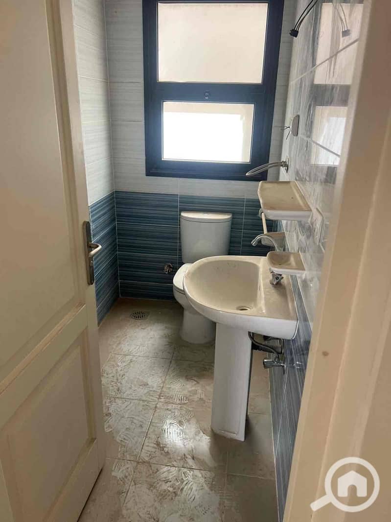 4 b47bdcf6-9b38-45bb-a29a-2860b0a3caea. jpg