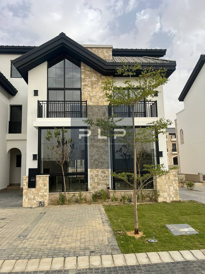 Resale standalone villa for sale with installments in The Wonder Marq compound semi-finished with an open lagoon view - Więcej