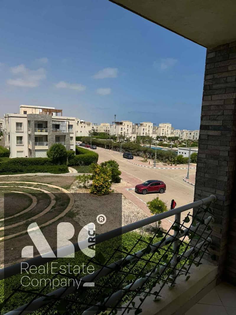 Bargain penthouse for sale in Amwaj, North Coast — 2 bedrooms, overlooking the landscape, full sea-facing, in a very prime location, just steps from the sea. - Widok 2