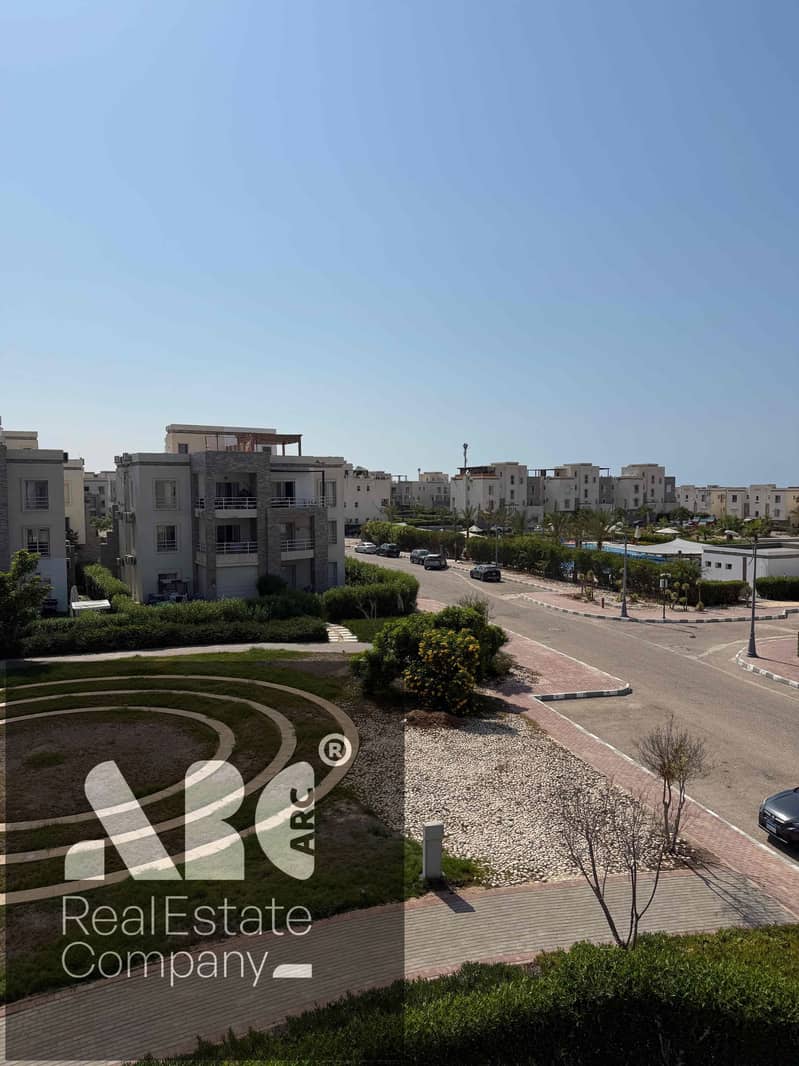 Bargain penthouse for sale in Amwaj, North Coast — 2 bedrooms, overlooking the landscape, full sea-facing, in a very prime location, just steps from the sea. - Widok 4