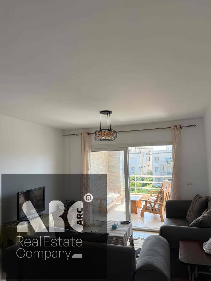 Bargain penthouse for sale in Amwaj, North Coast — 2 bedrooms, overlooking the landscape, full sea-facing, in a very prime location, just steps from the sea. - Więcej
