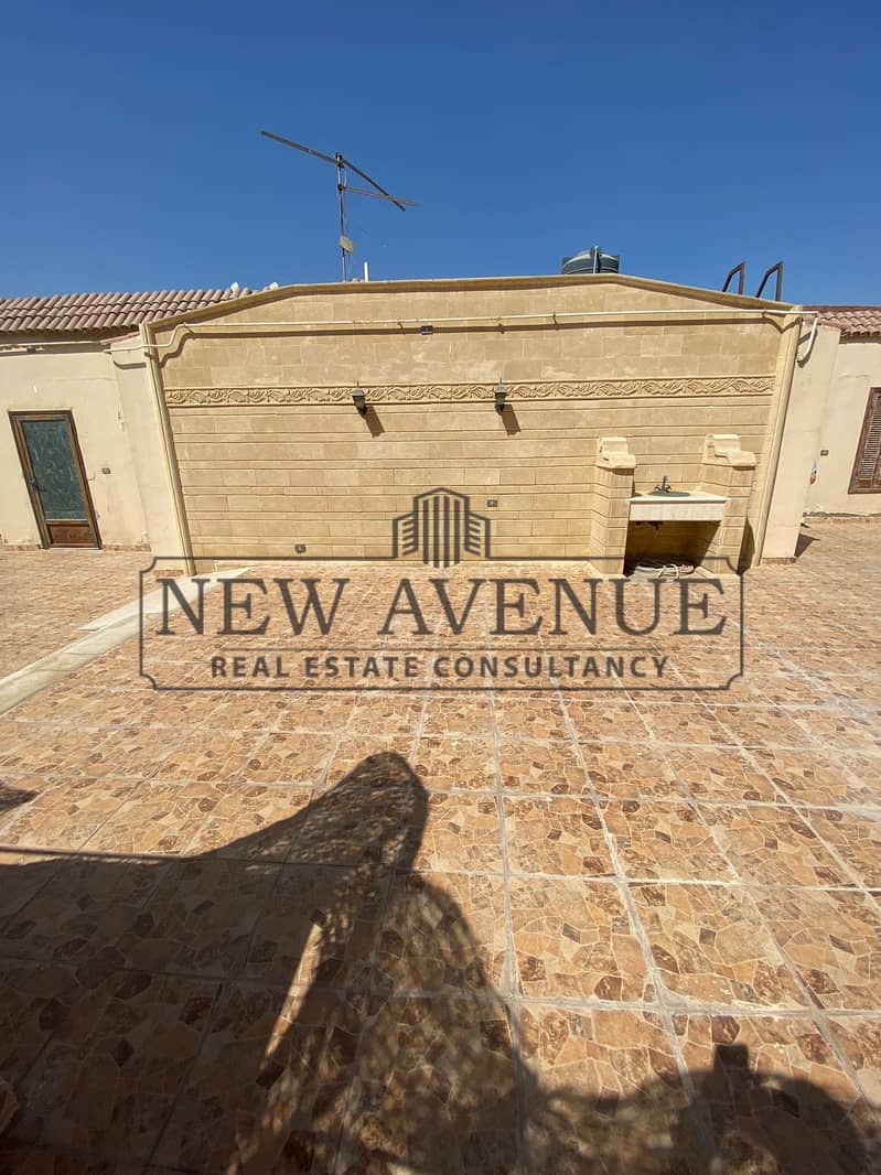 Fully finished penthouse With Roof for sale in District 2 New Cairo-Semi Furnishing -Ready To Move - Widok 5