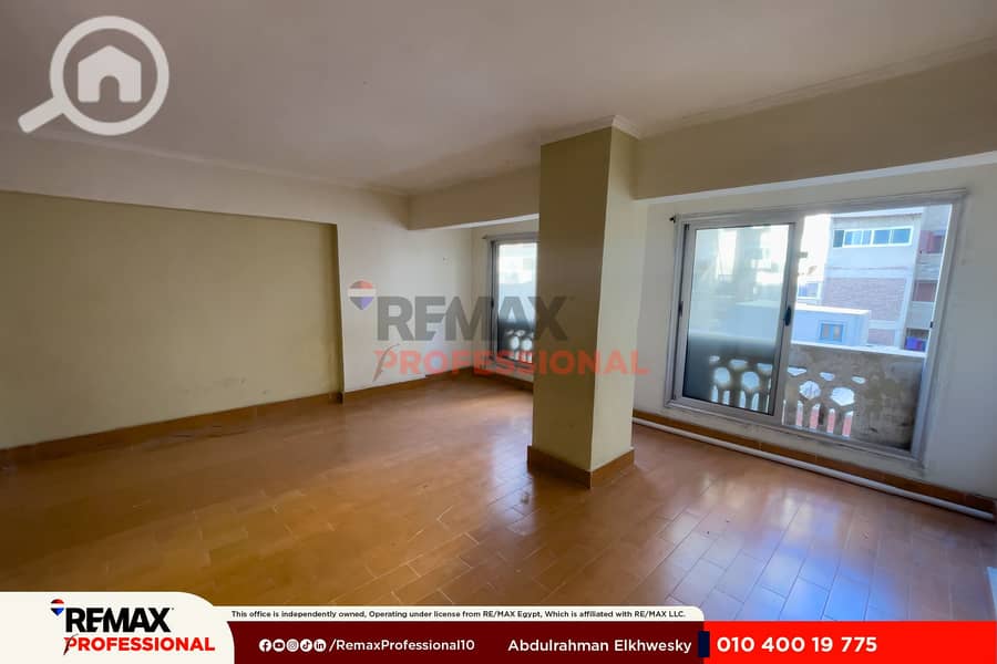 Open view steps from the sea apartment for sale in Saba Pasha - Widok 4
