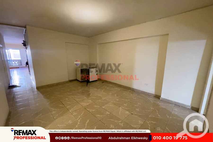 Open view steps from the sea apartment for sale in Saba Pasha - Widok 6