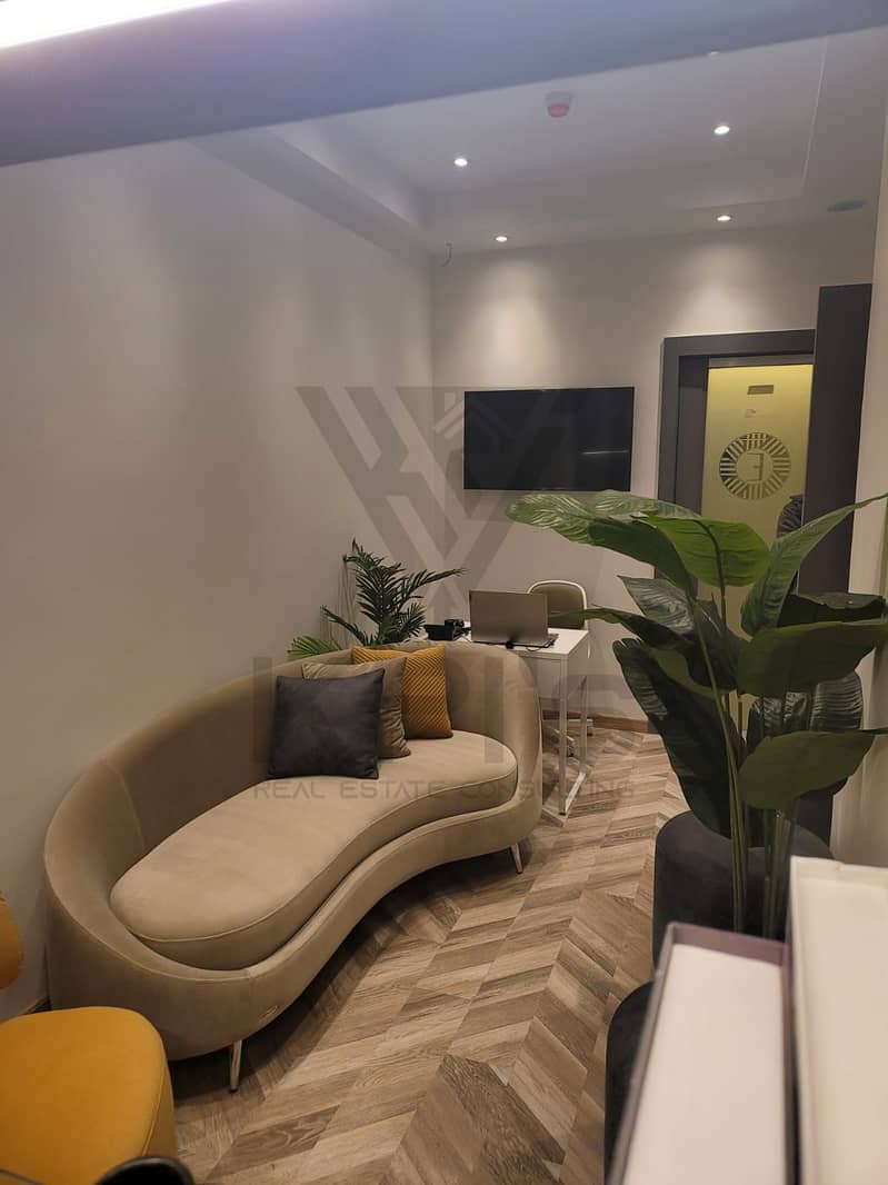 Admin Office 68m for Rent in Elegantry Mall Fully Finished+AC`S with Special Meter Price in 5th Settlement - Widok 4