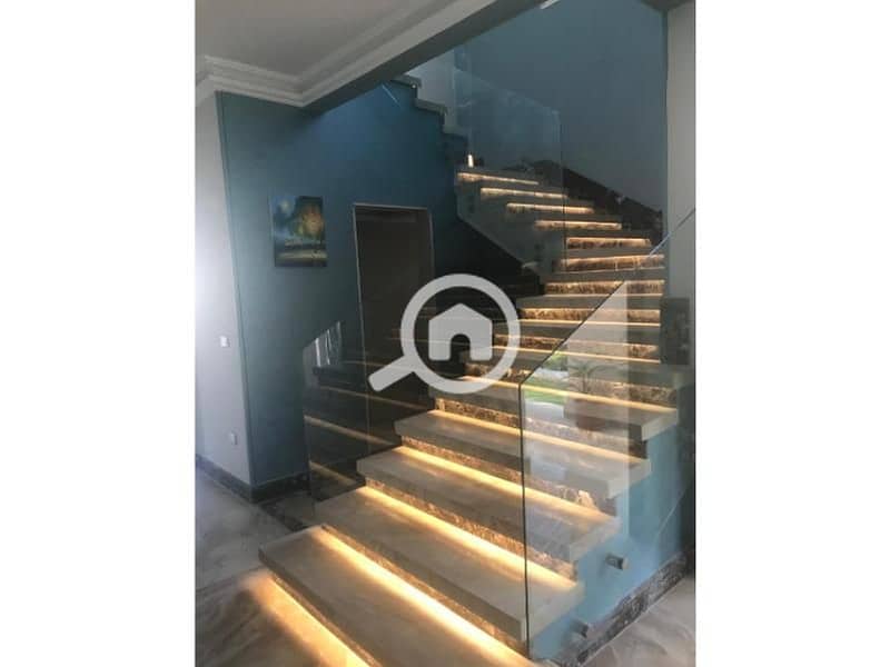 8 6ed7ee48-746e-4858-8c0d-419df591c104. jpg