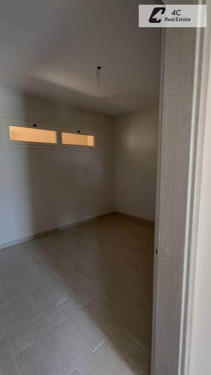 Chalet for sale 3 bdr ready to move fully finished very prime location view lagoon in IL Monte Galala Ain Sokhna near Azha Ain Sokhna - Widok 4