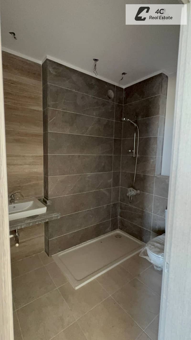 Chalet for sale 3 bdr ready to move fully finished very prime location view lagoon in IL Monte Galala Ain Sokhna near Azha Ain Sokhna - Więcej