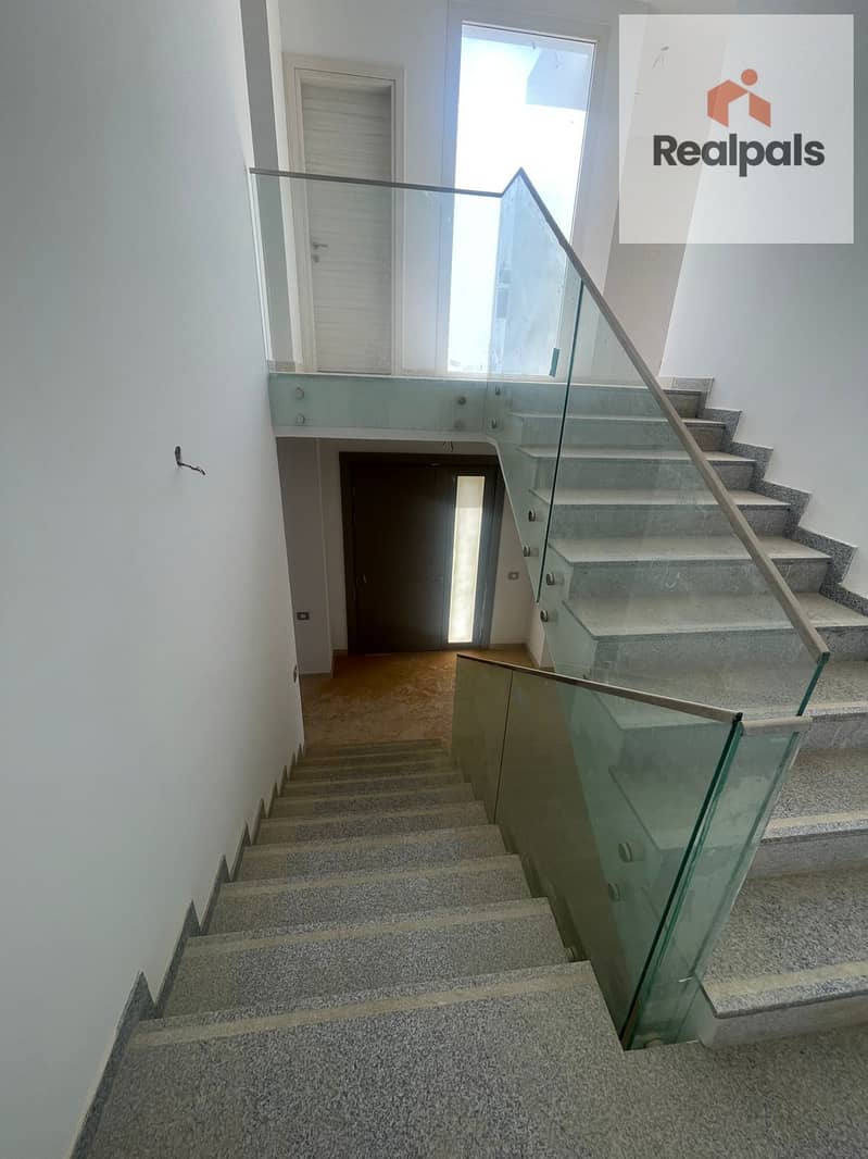 Stand alone villa for sale under market price direct on lagoon ready to move – další