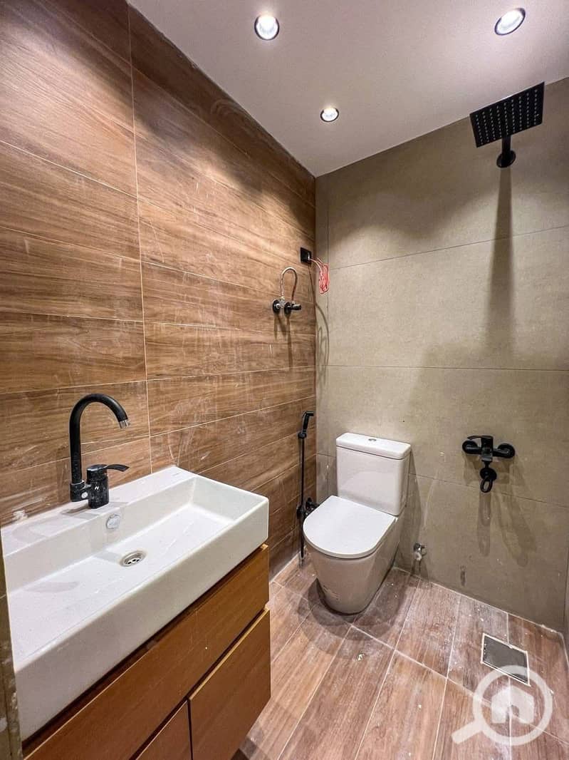 Studio apartment with one bedroom and living room for sale, finished and furnished to an ultra-super-lux standard, located in the First District, step - Więcej