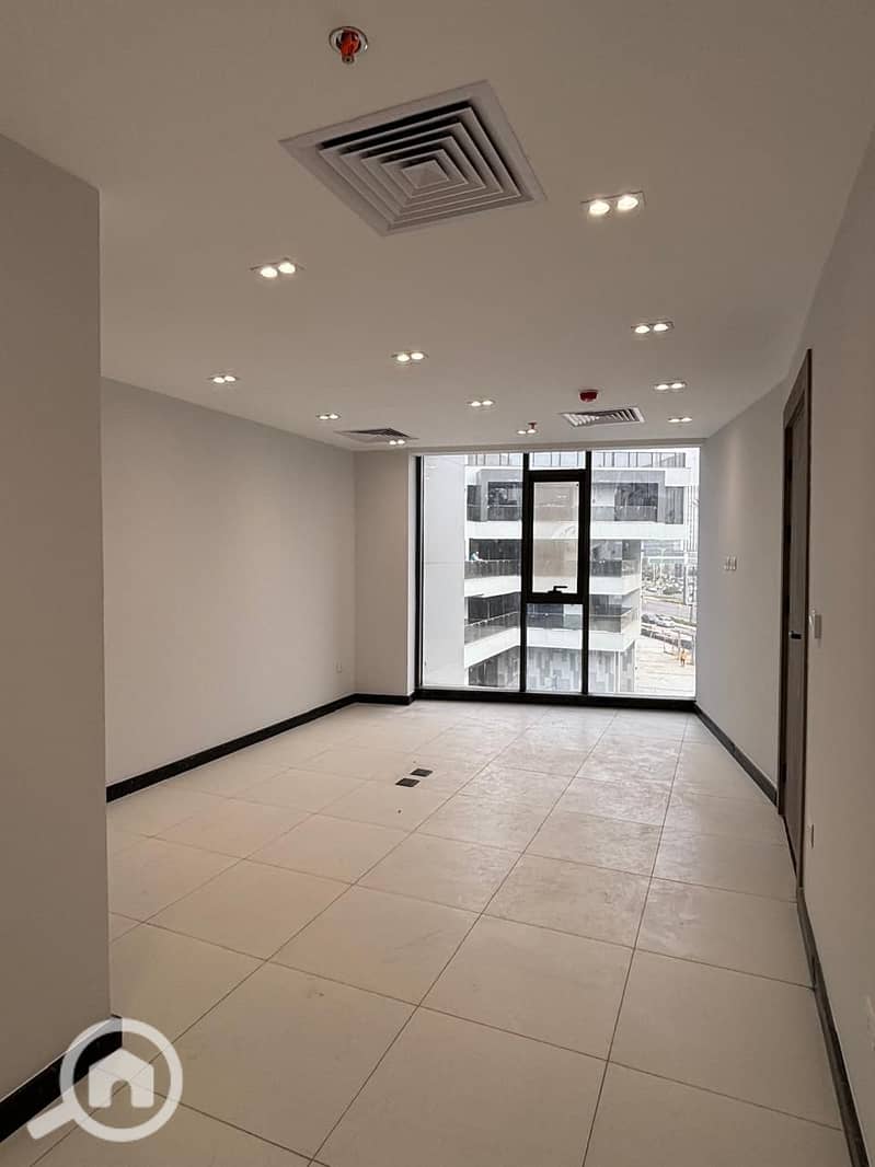 “For sale: fully finished and ready-to-operate clinic in a prime strategic location at Central Avenue Mall, directly facing Park Street and Capital Bu - Mehr