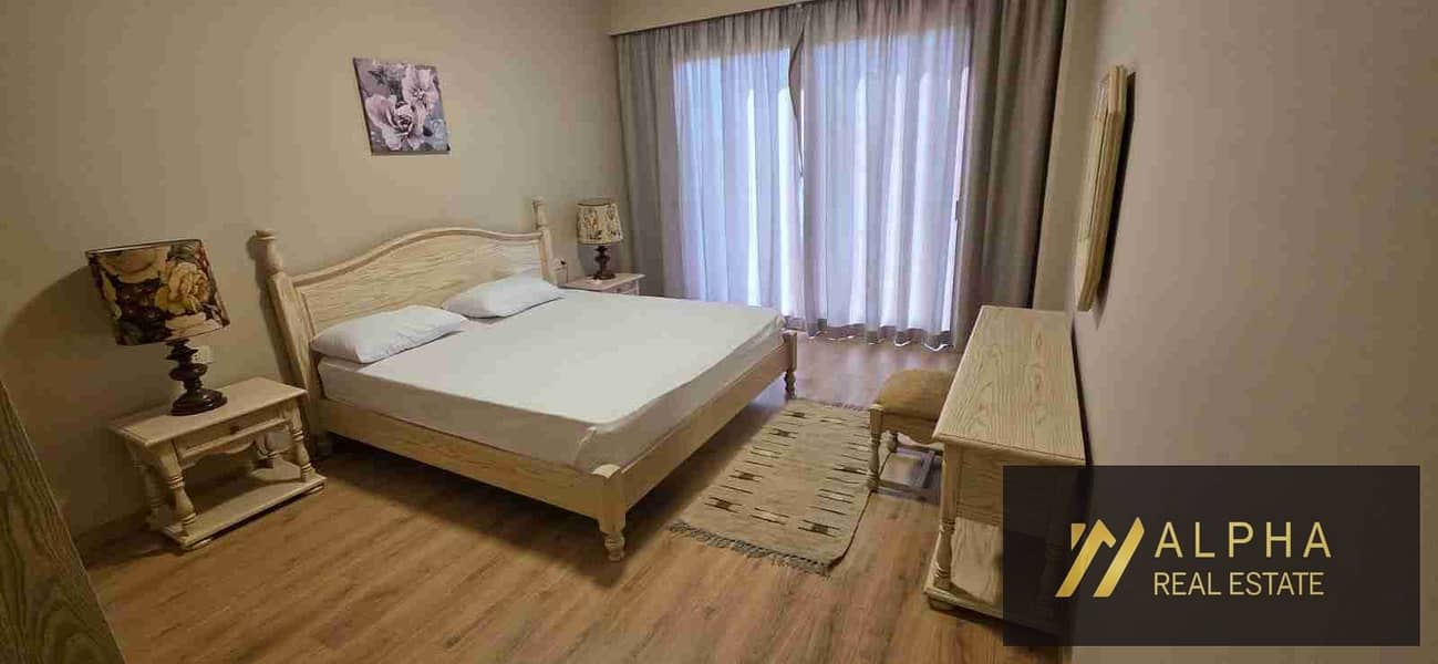 Fully Furnished Twin Villa for Rent in Top View Compound featuring a luxury design with pool and landscape view equipped with smart home systems in a prime location near AUC and main roads - Więcej