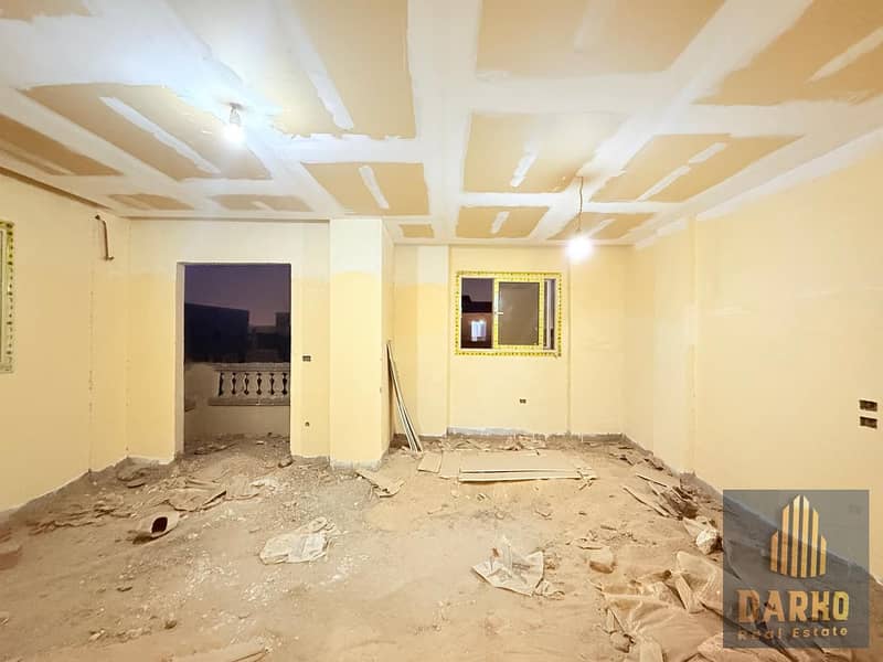 At the price of a stunning 180m apartment in the most distinguished area of the first tourism next to the club, a price that will not be repeated, with an open view of the club, 80% finishing, elevator next to West Somid. - Widok 2
