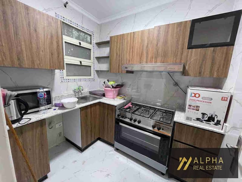 Fully Furnished Apartment for Rent in Katameya Gardens featuring a modern comfortable design with full furniture ready for immediate move in within a quiet community close to all services and main roads - Widok 5