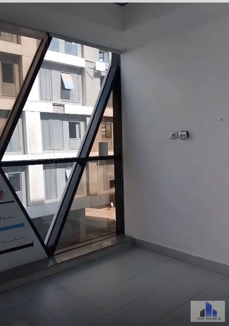 Office for rent 45 sqm fully finished with ACs in Cairo Business Plaza a prime location in North 90th - 5th Settlement - Bild 3