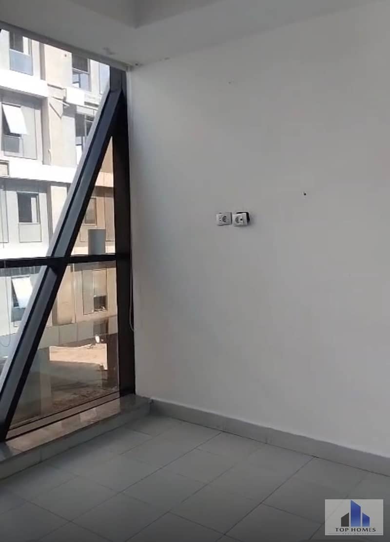 Office for rent 45 sqm fully finished with ACs in Cairo Business Plaza a prime location in North 90th - 5th Settlement - Bild 4