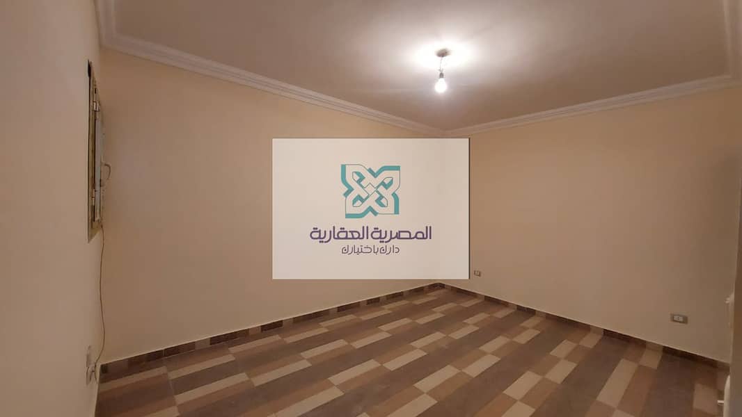 Office apartment for rent with a residential contract in Zahra Al-Maadi, the tenth section, near the ring road, completely unspoiled, 200 meters. - Más