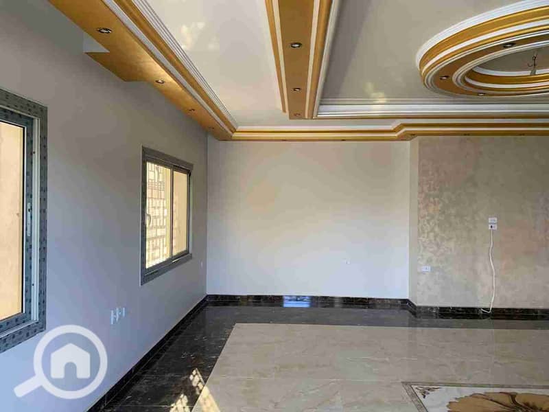 Villa for rent under the law in Madinaty, Model I, super lux finishes, 3 bedrooms and 3 bathrooms with a service room and bathroom, close to the Strib Mall, price is a steal. - Widok 3