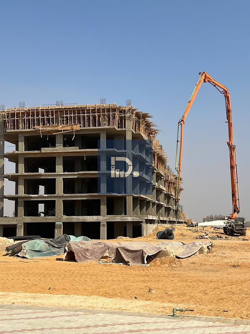 Own your apartment at Jazal Compound with a simple down payment and comfortable installments for up to 10 years. A real opportunity for upscale living or a guaranteed investment in a prime location at a competitive price. - Altro