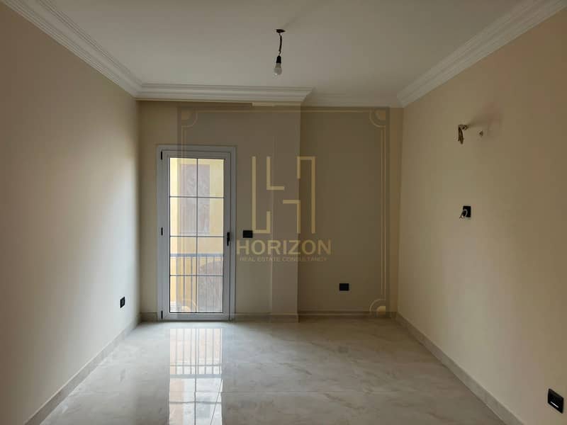 Semi furnished Town corner 3rooms + living with special finishing rent Layan sabbour New Cairo - Ansicht 4