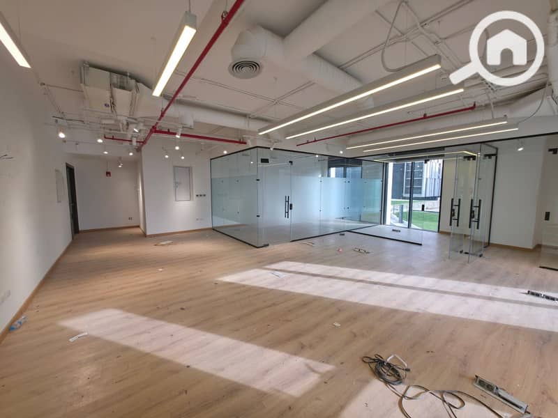 Unique administrative headquarters of 135 sqm, air-conditioned, ultra-modern finishing for rent in the strongest business district, Hyde Park, Fifth Settlement. - Aanzicht 2