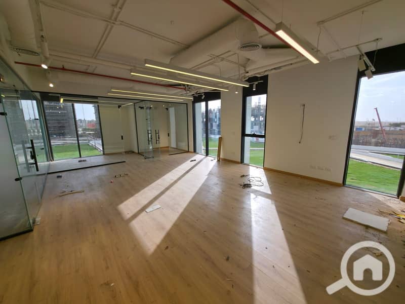 Unique administrative headquarters of 135 sqm, air-conditioned, ultra-modern finishing for rent in the strongest business district, Hyde Park, Fifth Settlement. - Aanzicht 5