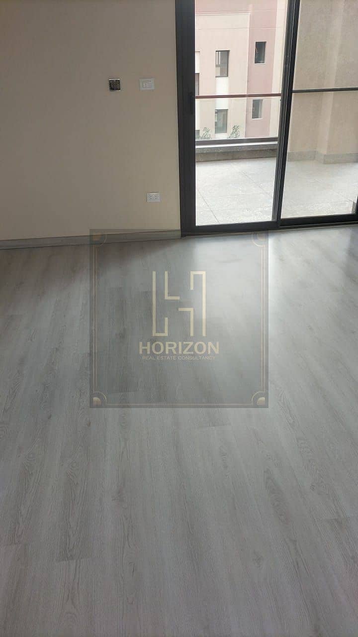Semi Furnished Town 4rooms + Nanny for Rent in District 5 Compound New Cairo - Mehr