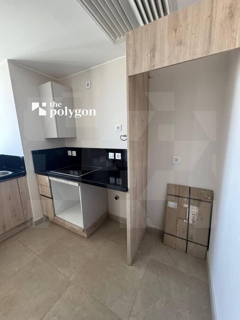 13th Floor Apartment with Panoramic Sheikh Zayed Views, Fully Finished with ACs and Kitchen - Mehr