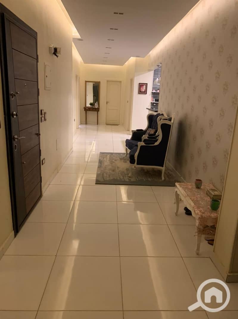 Rooftop apartment for sale, legally compliant, ultra-super-luxurious finishing, Fifth District, second contract, villas and palaces area, near the cen - Mehr