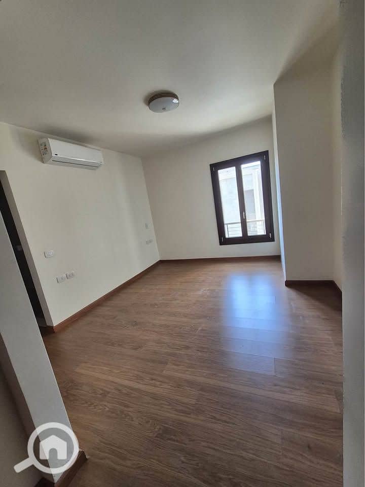 Fully finished duplex for sale with air conditioning in Pyramid Heights compound, near Dahshur Link Road, opposite New Giza - Widok 6