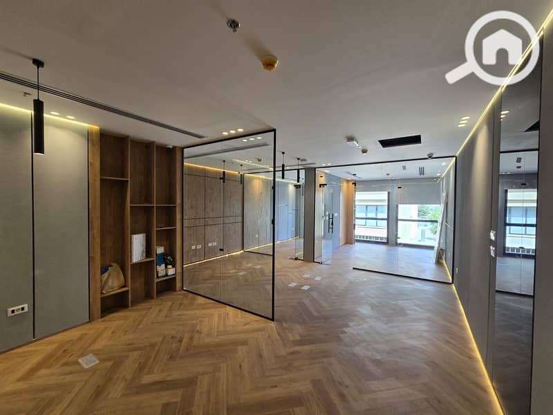A distinctive administrative headquarters of 105 sqm with ultra-modern finishing for rent in the most powerful business complex in Mivida Business Park, Fifth Settlement. – pohled 2