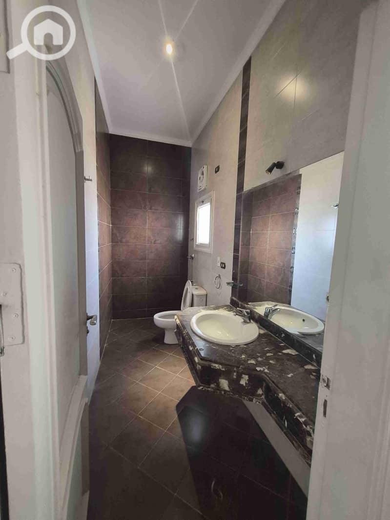 Duplex villa for administrative rent, fully air-conditioned and has a swimming pool in a villa in El Tagamoa El Khames. - Mehr