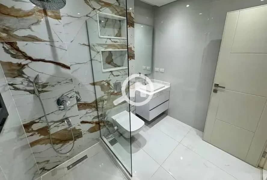 Apartment for sale in Eastown Compound ultra super finishing kitchen air conditioning kitchen appliances 3 rooms and nanny's room - Ansicht 5