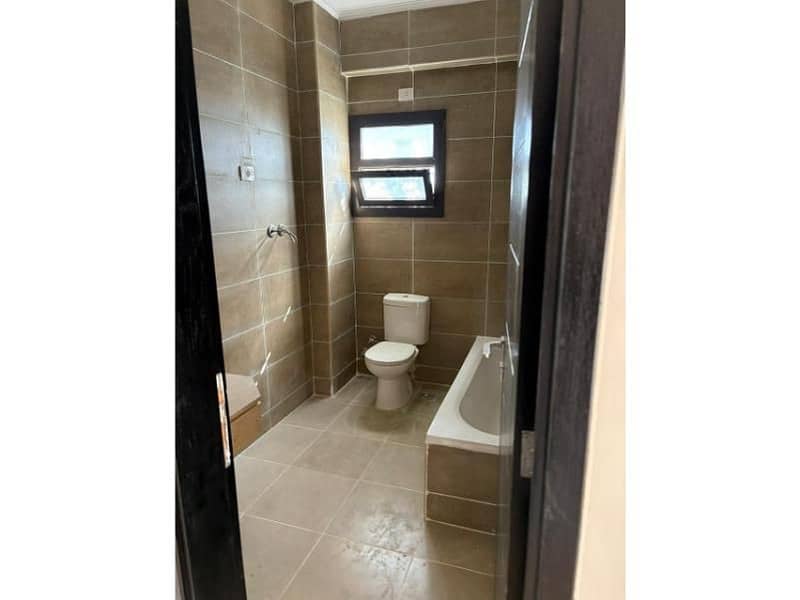 Twin house for rent in the address east Compound , New Cairo Fully finishing with high-end finishing Prime location - Więcej