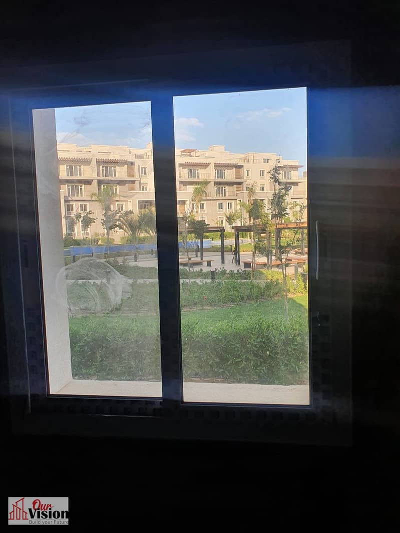 Sodic October plaza 255m+gardin 110 3 bed 3 bathroom Reception Semi finished Have parking and Sturridge Asking price 12,000,000 - Aanzicht 2