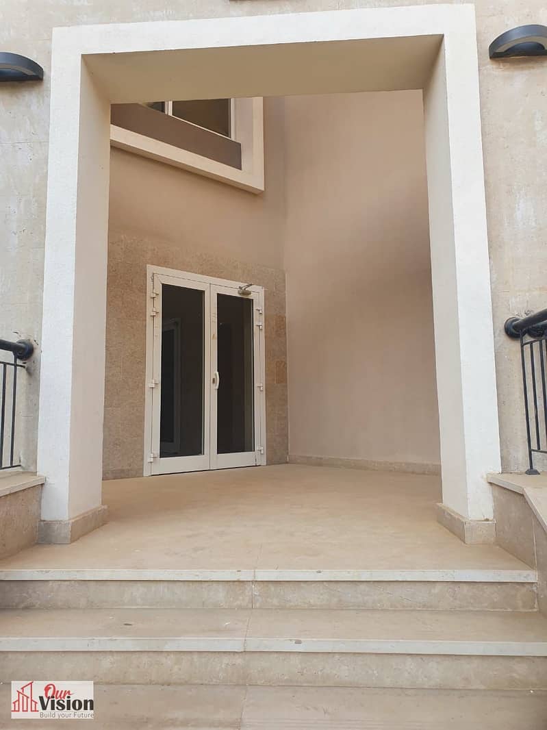 Sodic October plaza 255m+gardin 110 3 bed 3 bathroom Reception Semi finished Have parking and Sturridge Asking price 12,000,000 - Aanzicht 5