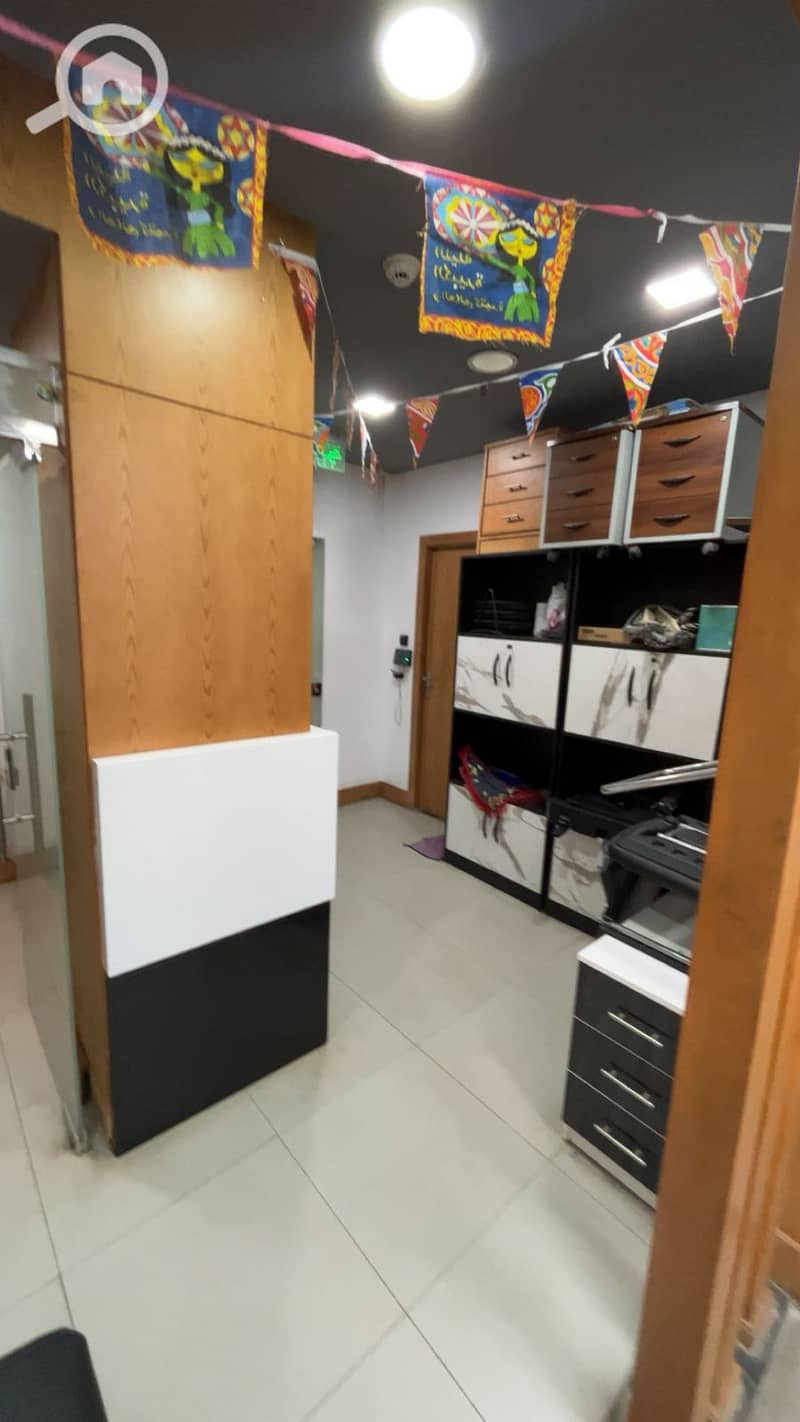 Ready-to-move office for rent in The Courtyard – 125 sqm fully furnished with air conditioning – Prime location in Sheikh Zayed – EGP 75,000 - Widok 5