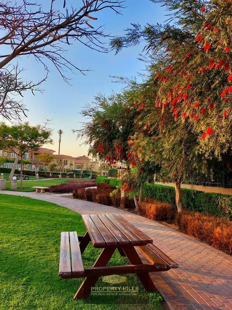 For sale: twin house villa with a private swimming pool in Al Tagamoa, next to Mivida Emmar and the American University. - Widok 5