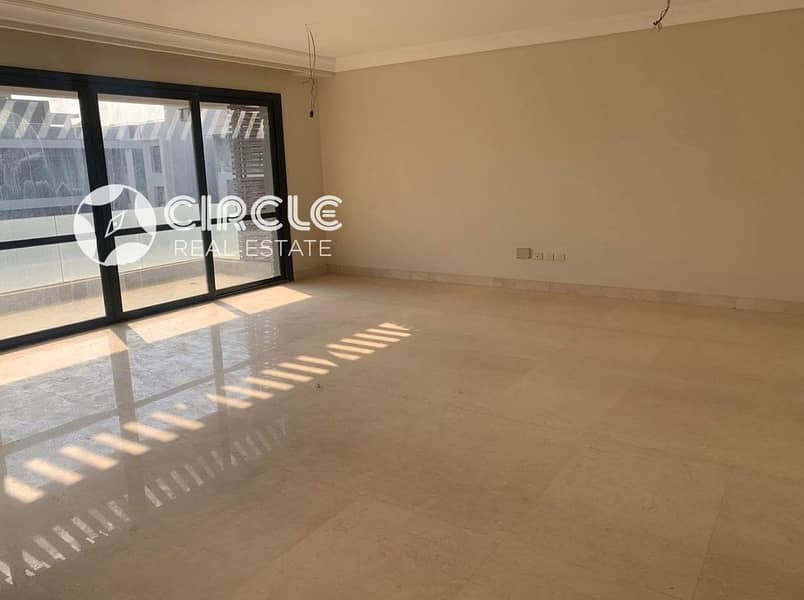 Prime Location 260m Penthouse With 100m Roof & Direct Pool View For Sale In El Patio 7 Fifth Settlement New Cairo Near AUC - Widok 3