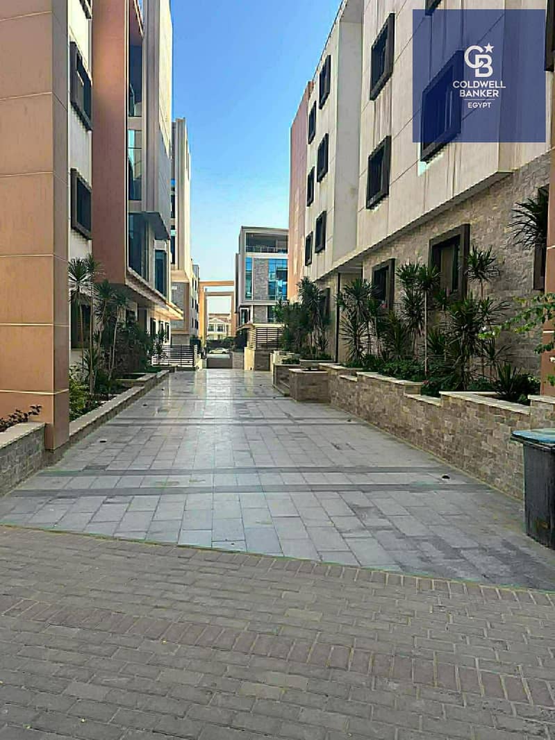 Ready-to-move-in fully finished super deluxe apartment in "La Mirada" - all expenses paid, you won't pay a penny more + ready to move in immediately - - Widok 2