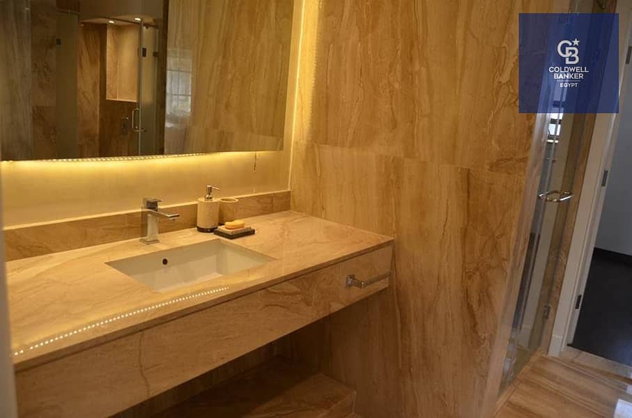 7 Bathroom. jpg
