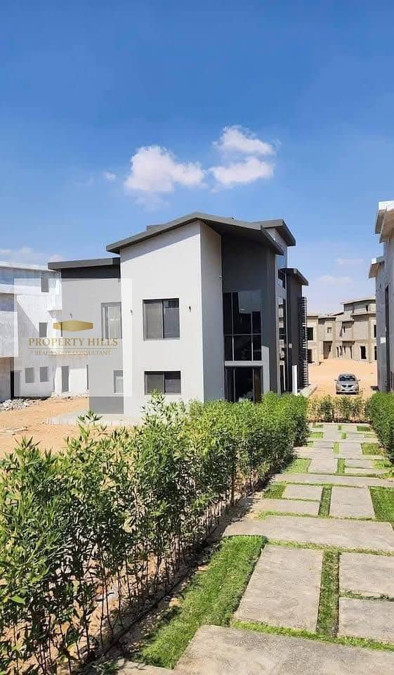 The last corner villa has been reduced to half its price and is ready for delivery from Creek Town compound. - Altro