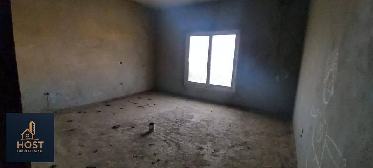 Luxury Middle Townhouse for Sale in Le Roi Compound New Cairo – pohled 5