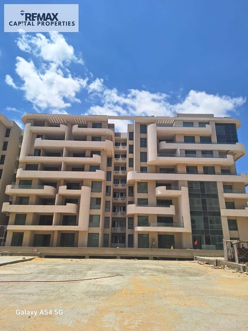 At a special price for quick sale, a 252m apartment 80% finished "Flexi Finish", "The Curve" compound by Corner Stone - New Administrative Capital - Widok 3