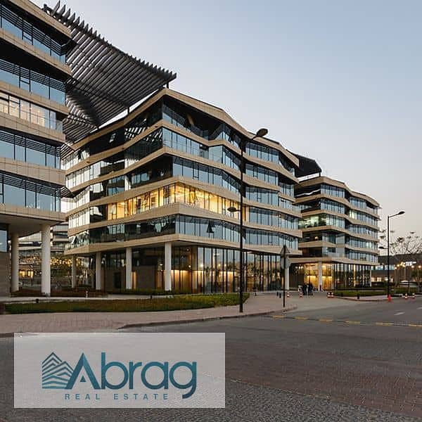 Finished Luxurious Office 135 m for rent in Polygon Sodic - Ansicht 2