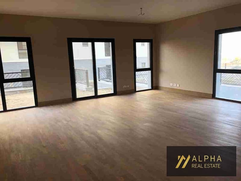 Ground Floor Apartment for Sale in Eastown with Private Garden Spacious Layout - Поглед 2