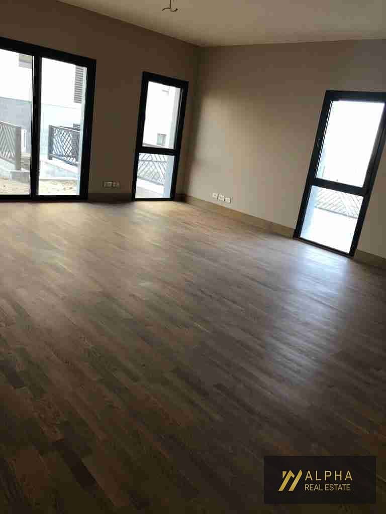 Ground Floor Apartment for Sale in Eastown with Private Garden Spacious Layout - Поглед 3
