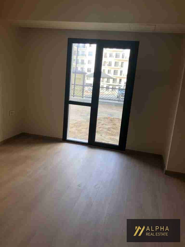 Ground Floor Apartment for Sale in Eastown with Private Garden Spacious Layout - Поглед 4