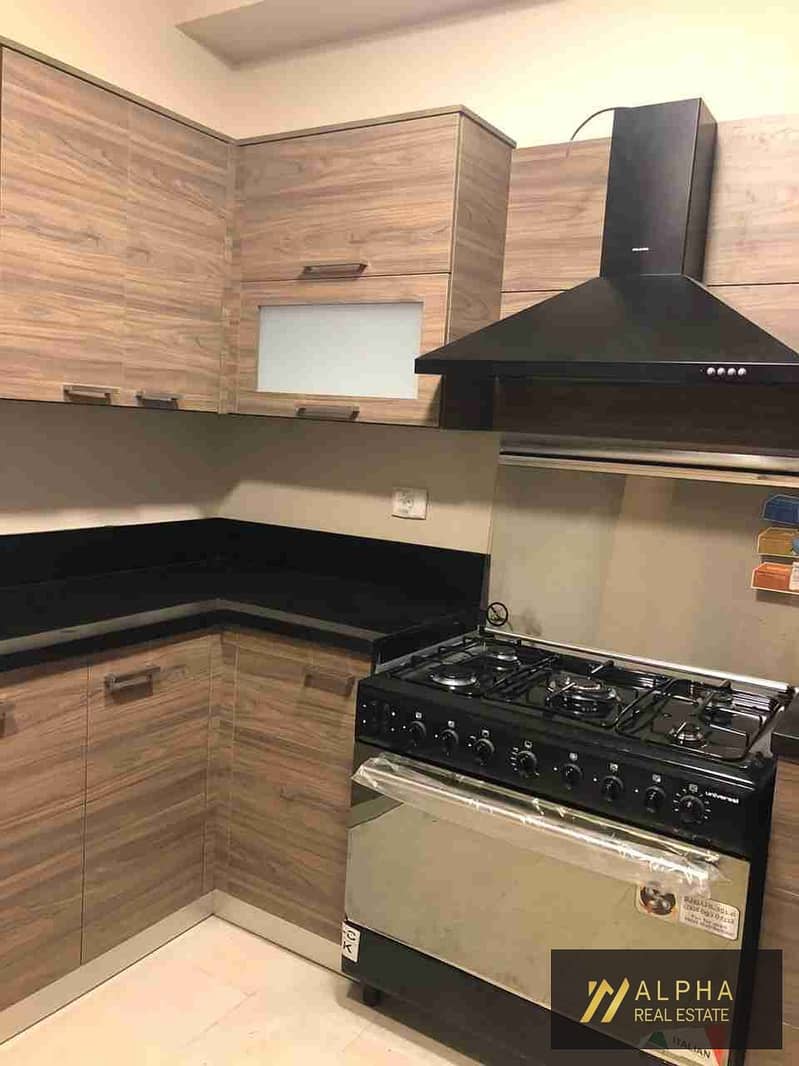 Ground Floor Apartment for Sale in Eastown with Private Garden Spacious Layout - Поглед 5