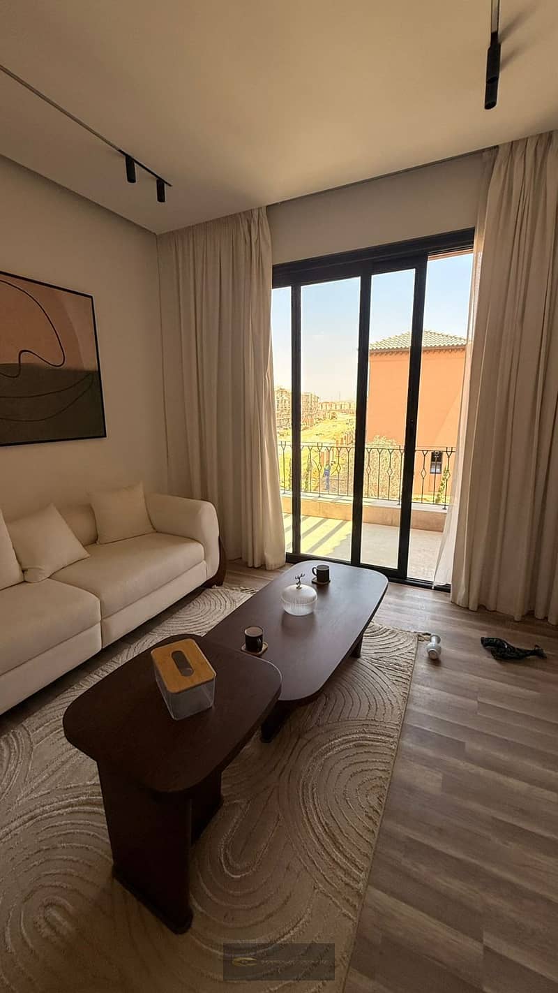 A resale opportunity to own a townhouse in Village West, Sheikh Zayed, perfectly located inside the compound with a stunning open landscape view – pohled 2